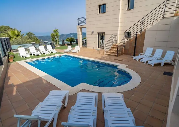 Aurore, 12 Persons, Large Salt-water Pool, Air Conditioning Villa *