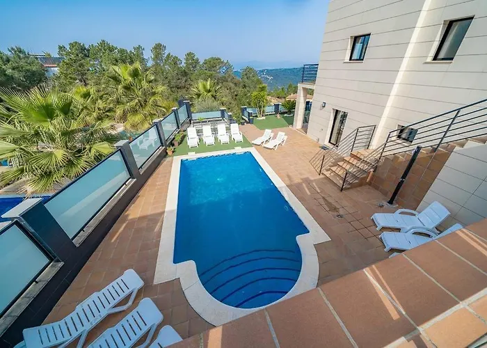 Aurore, 12 Persons, Large Salt-water Pool, Air Conditioning Lloret de Mar