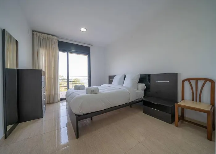 Aurore, 12 Persons, Large Salt-water Pool, Air Conditioning Villa *