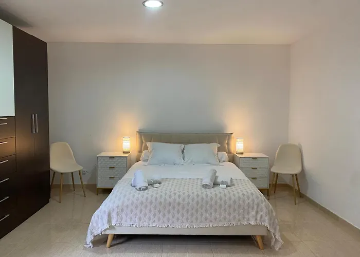 Aurore, 12 Persons, Large Salt-water Pool, Air Conditioning * Lloret de Mar